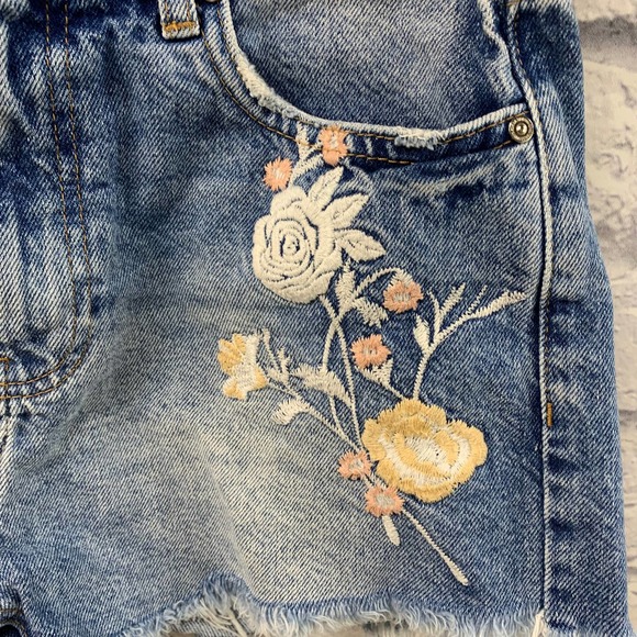 Utica Denim Floral Embroidered High Rise Raw Hem Shorts Size 4 - Picture 4 of 7